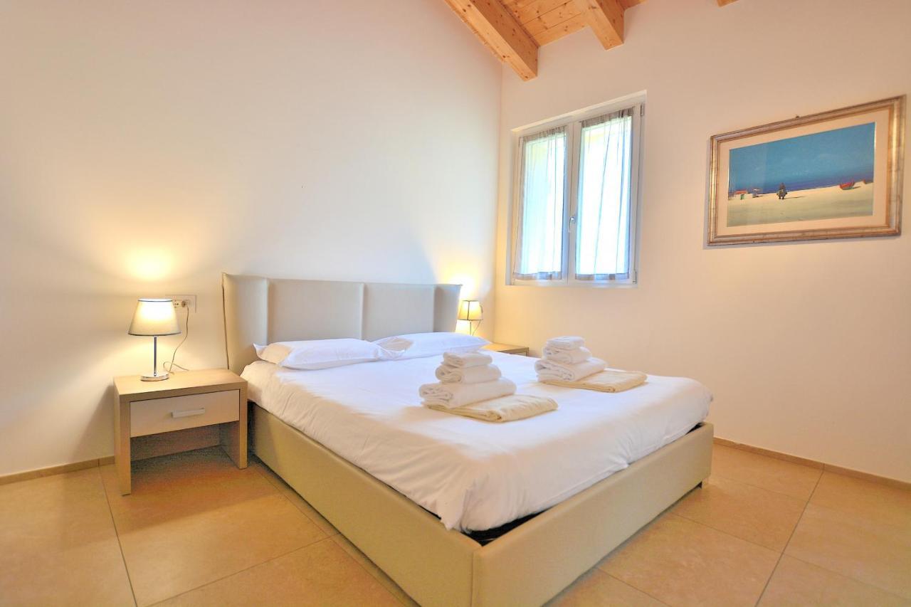 South Apartment With Pool Torri Del Benaco Extérieur photo